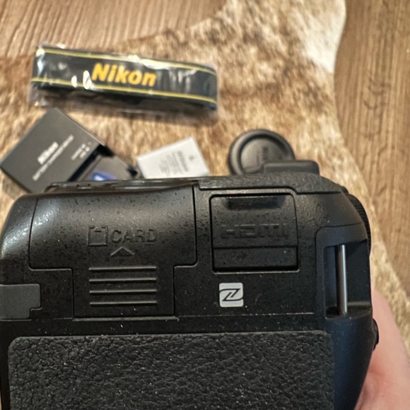 Nikon DSLR D5600 Camera with 18-55mm Lens , Camera Bag, Strap, Battery, Charger - Picture 5 of 10